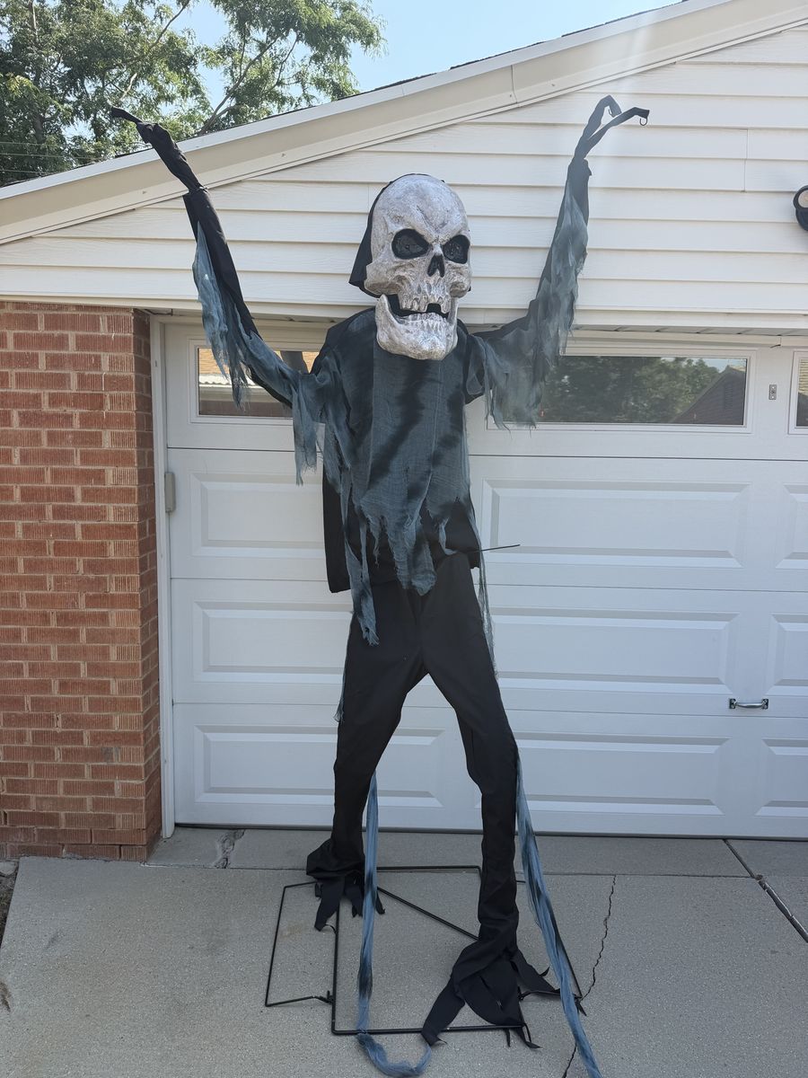 8’ animatronic reaper