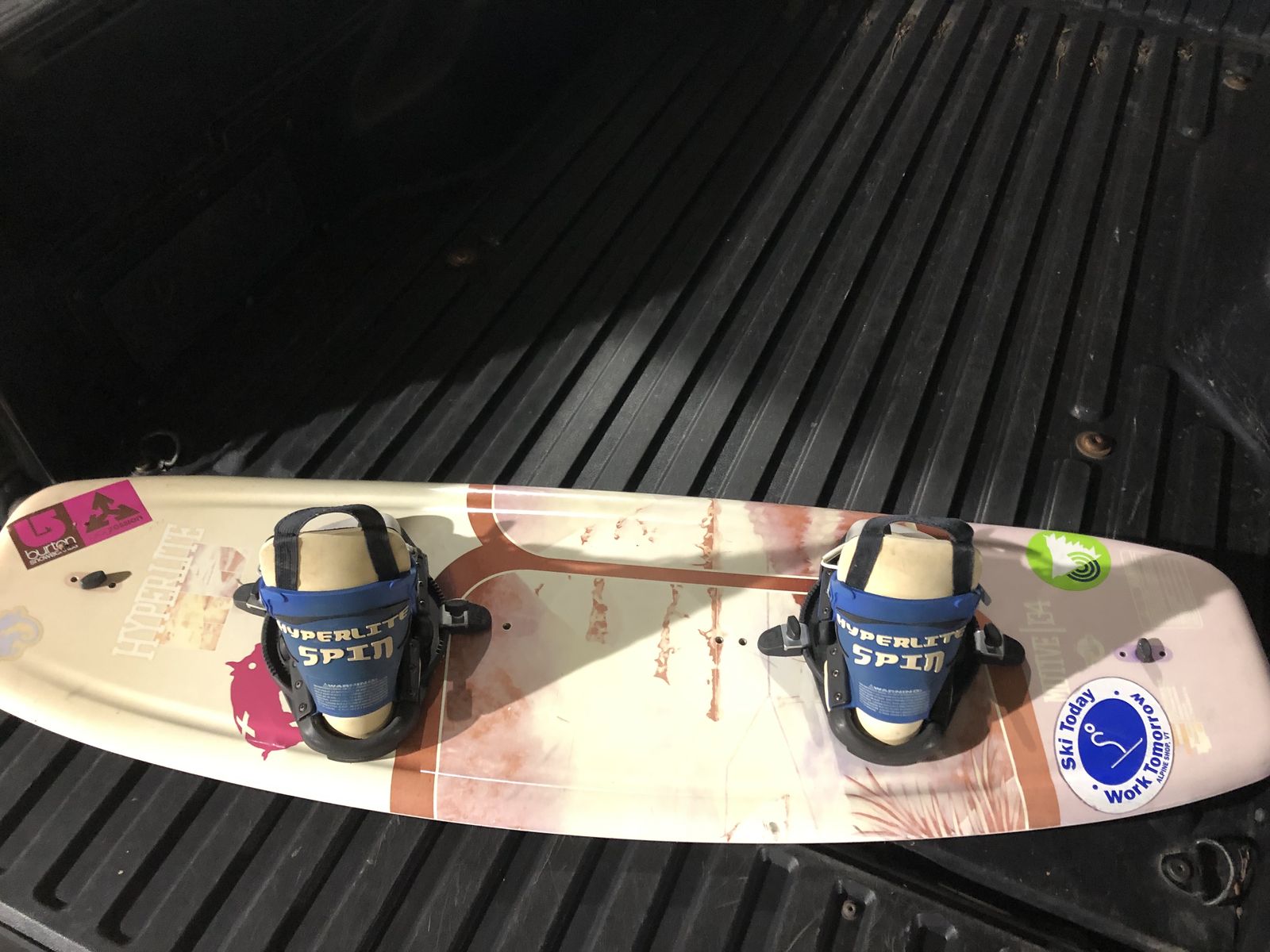 Ladies 134 cm Hyperlite Motive Womens Kids Junior Wakeboard with Bindings