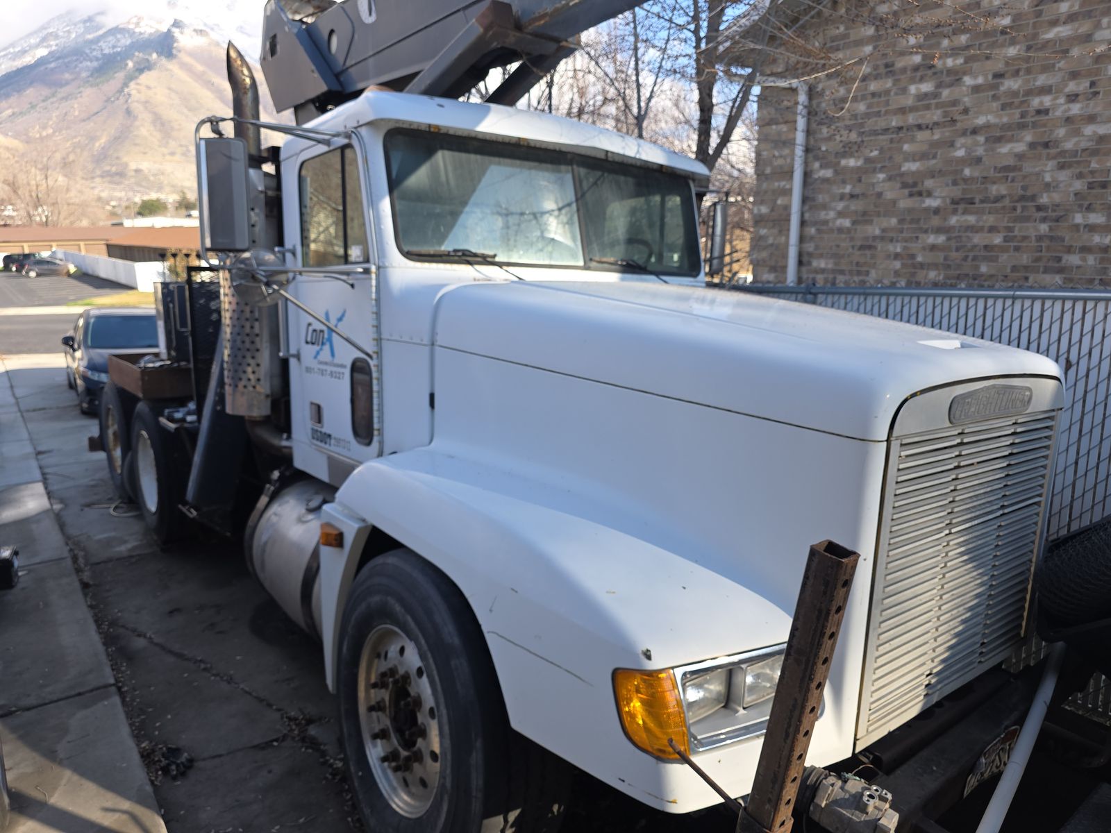 Freightliner White Working Crane Truck - Needs TLC, Hydraulic Cable Replacement