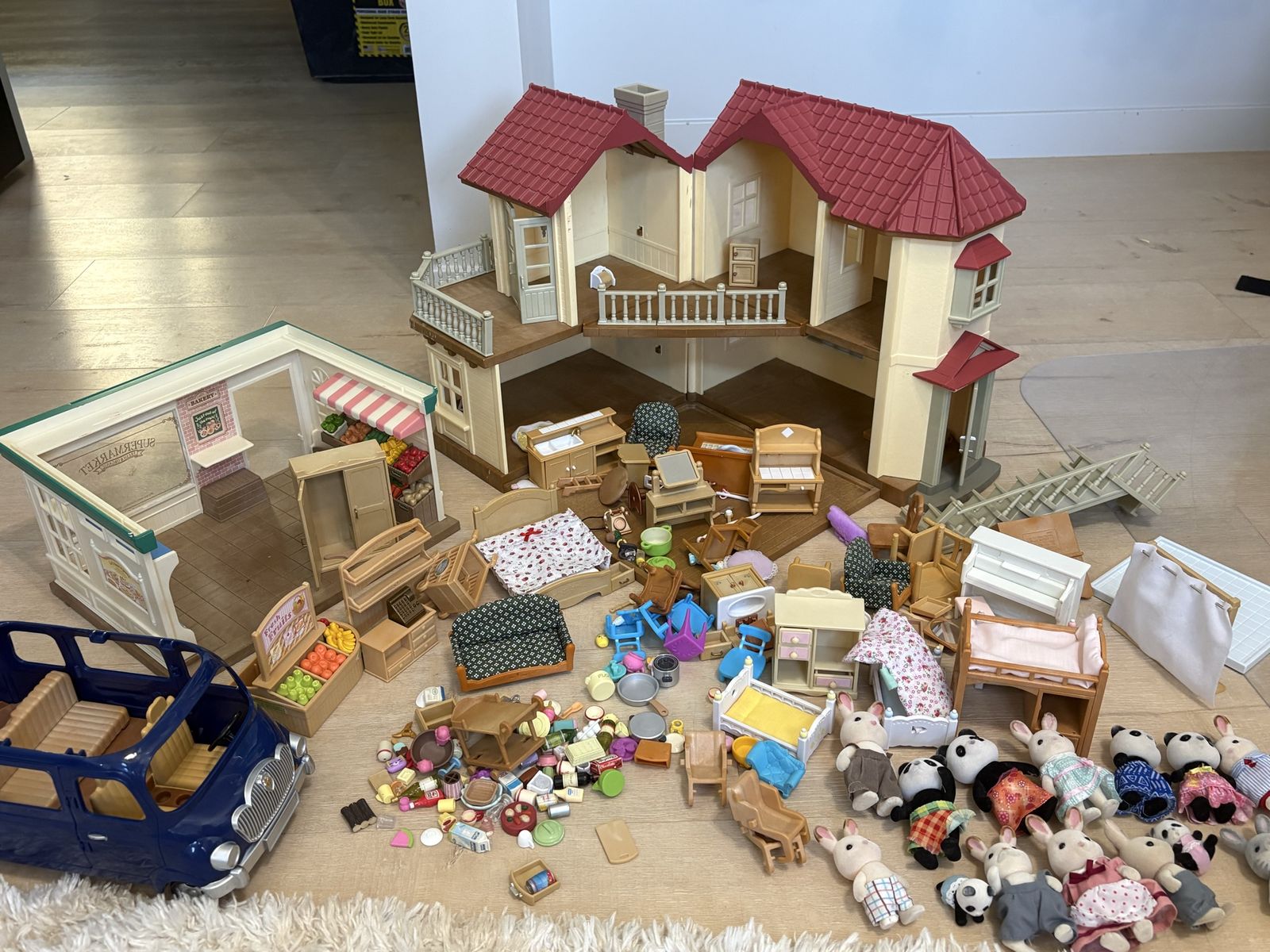 Calico Critters House, Car, & Supermarket
