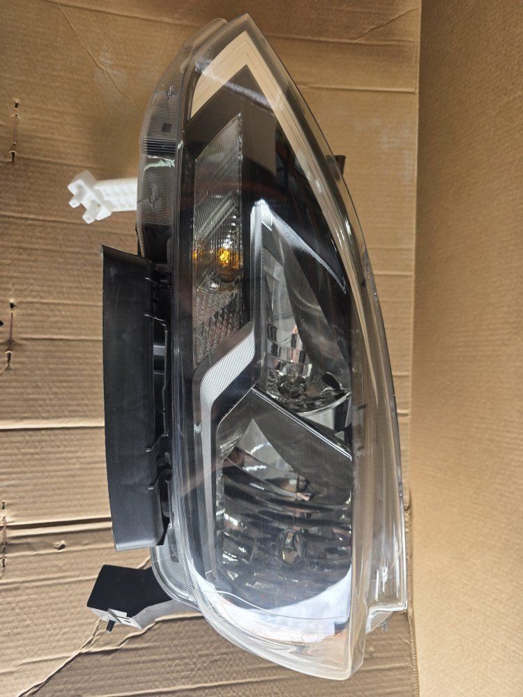 New Afrermarket Nissan Sentra 2016-19 Halogen LH, Drivers side headlight