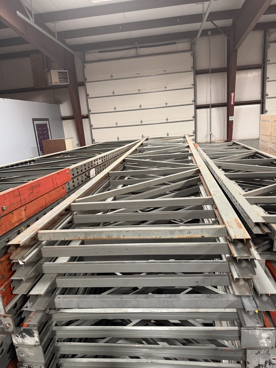 Industrial Pallet Racking Storage Beams - Used Metal Warehouse Shelving Components