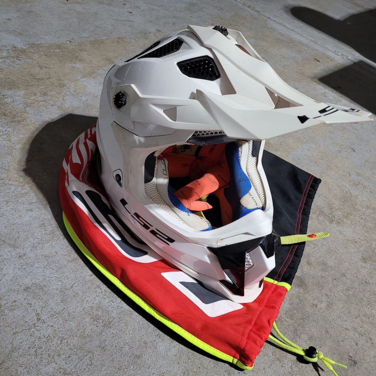 LS2 subverter helmet size medium
