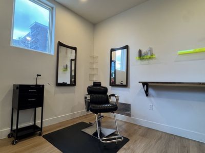 DOWNTOWN SALON SUITE for RENT