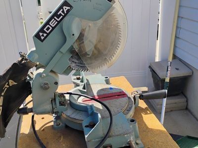 Compound miter saw