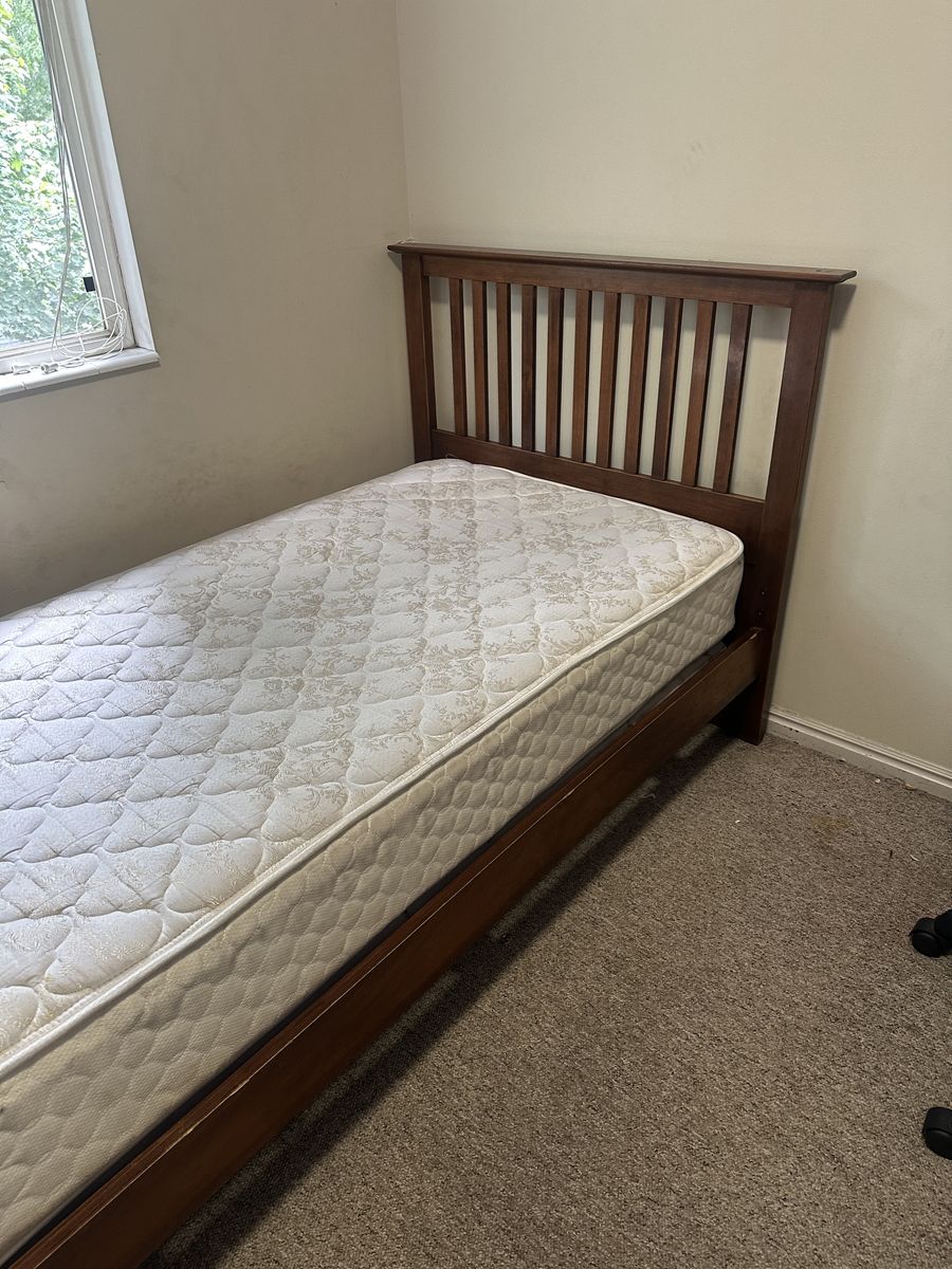 Twin Beds with Mattresses