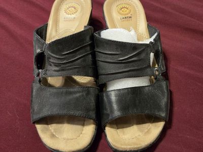 Earth Spirit Women's Black Leather Open Toe Wedge Sandals - Size 9