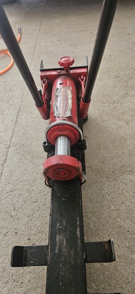 Central Machinery 10 Ton Hydraulic Log Splitter