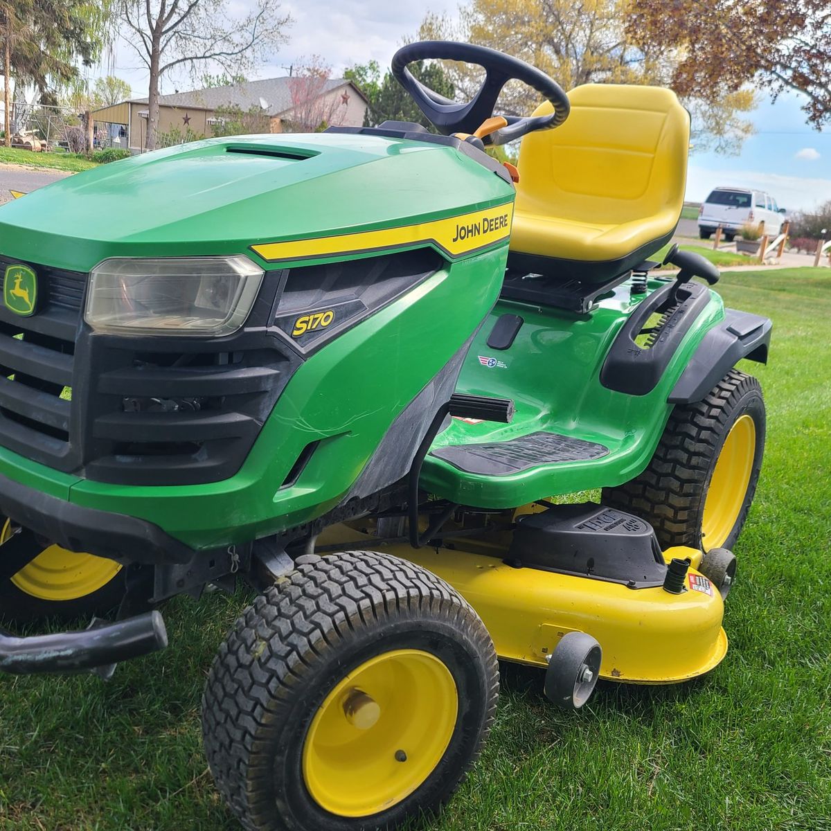 JOHN DEERE S170 RIDING LAWN MOWER