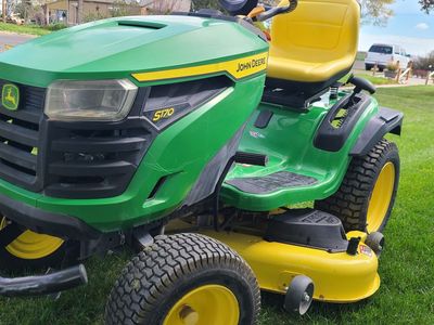 JOHN DEERE S170 RIDING LAWN MOWER