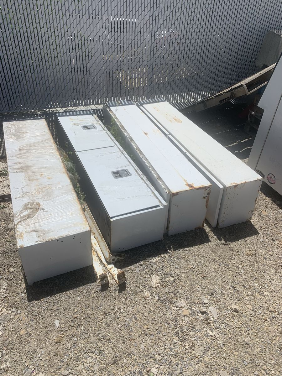 Side tool boxes