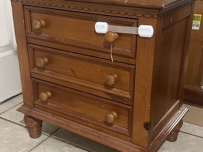 Vintage Wooden 3-Drawer Nightstand / End Table - Scalloped Edges, Turned Legs
