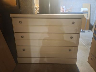 White 3 drawer dresser