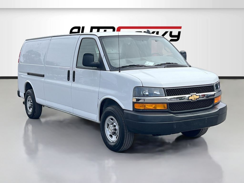 2023 Chevrolet Express 2500