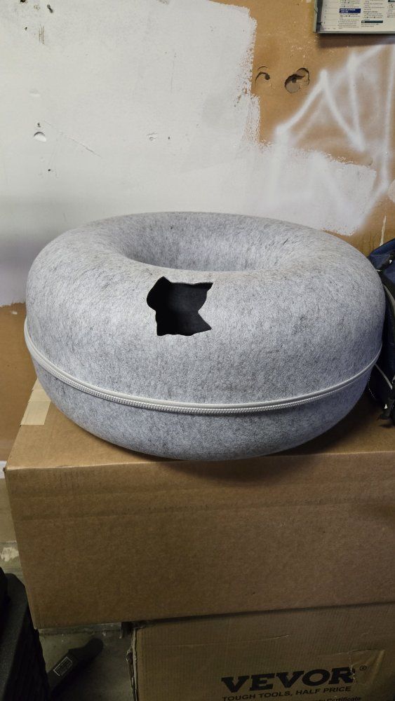 Catasaurus Grey Felt Cat Tunnel Bed & Lounge - Stackable Donut Design