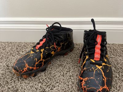 Like-new Under Armour Fire size 5 football cleats