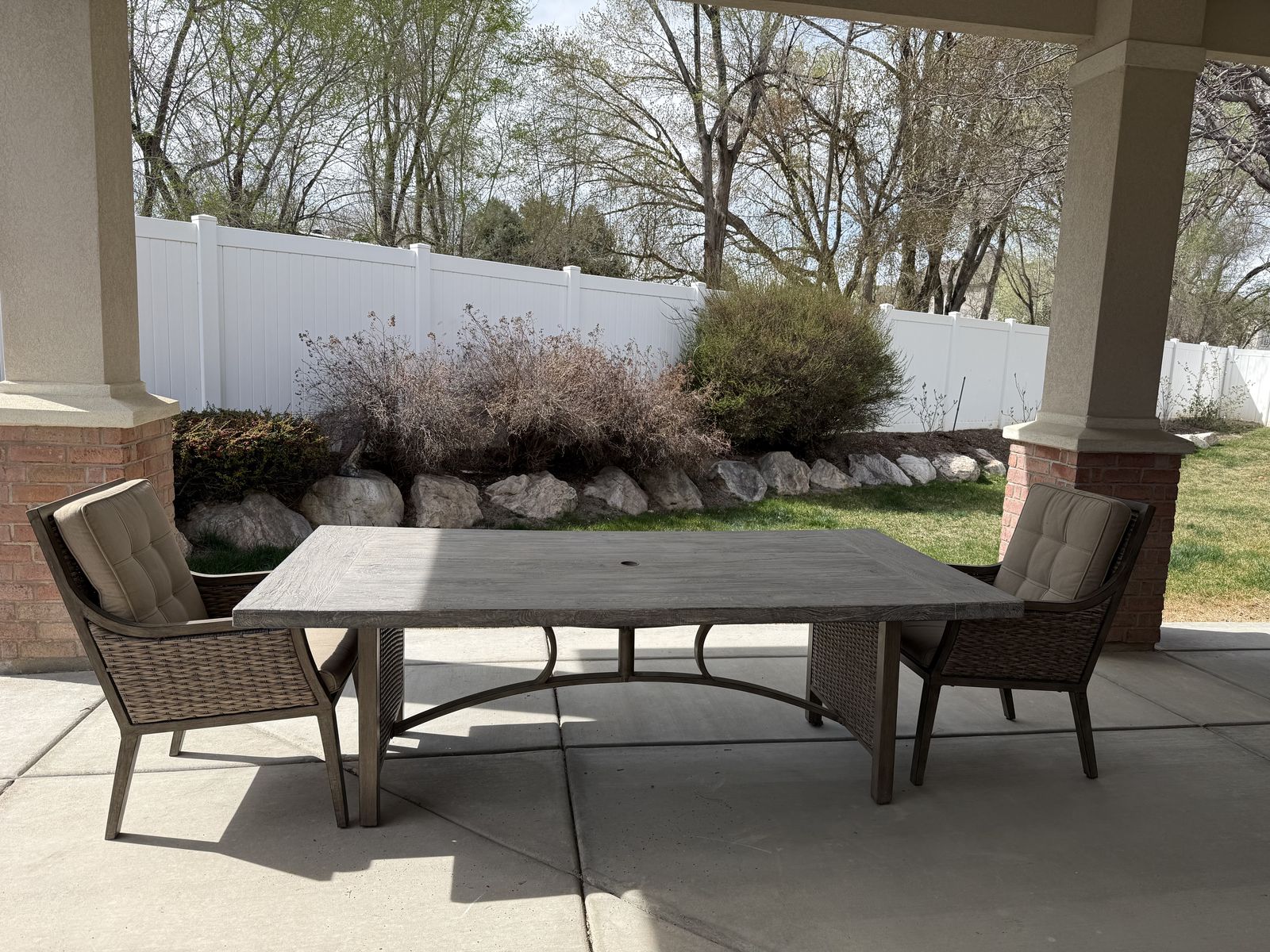 Outdoor Patio Table & Chairs