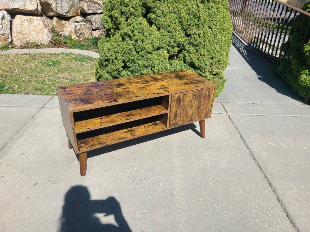 Mid Century Modern TV Stand with Storage

Measures