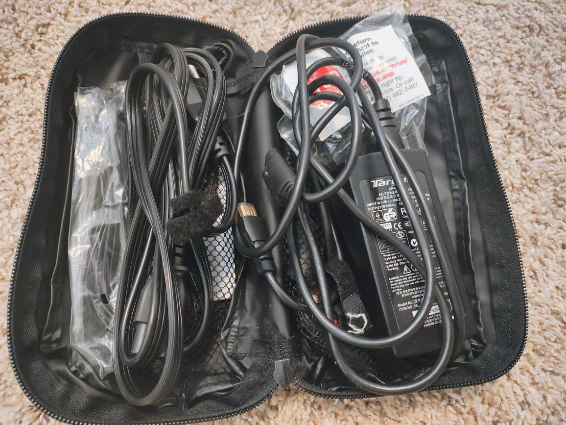 Targus Universal Home / Office 70W Power Notebook Adapter with Tips and Case