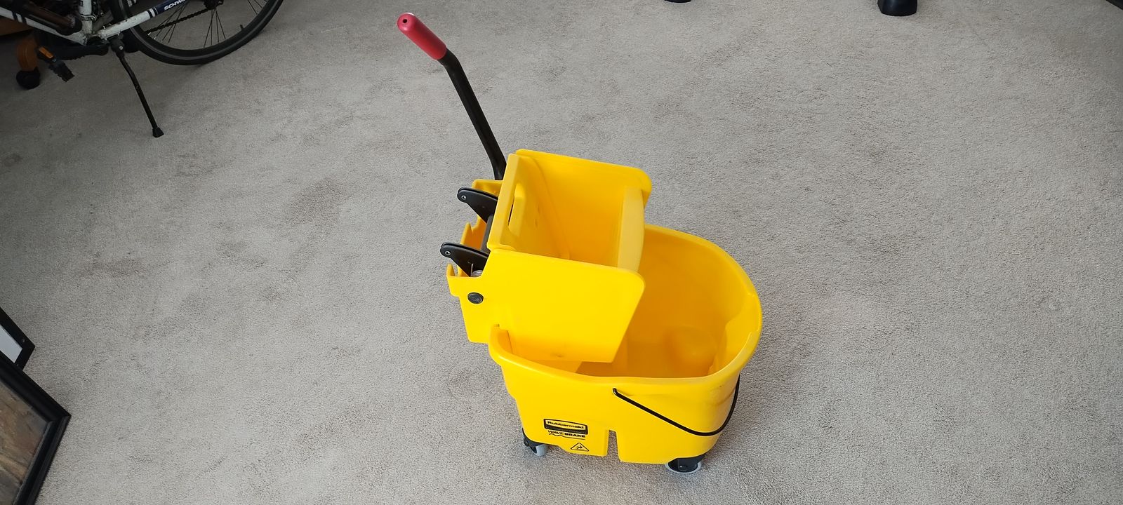 Mop Bucket Wringer - Rubbermaid® WaveBrake®  - Side Press, 26 Quart