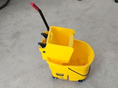 Mop Bucket Wringer - Rubbermaid® WaveBrake® - Side Press, 26 Quart