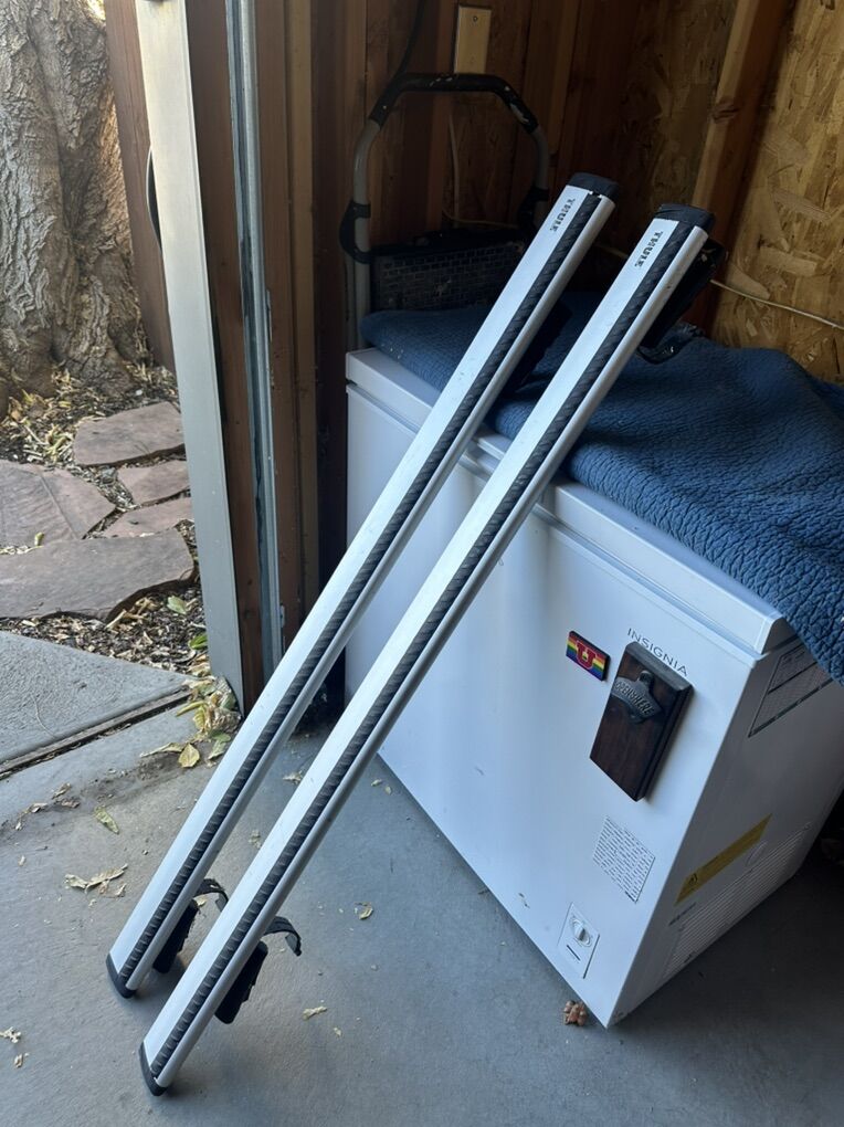 Thule Crossbars For Sale $300