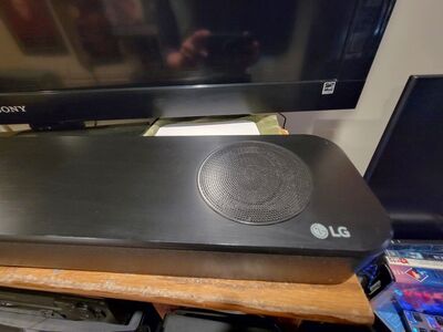 LG Surround Sound Bar SP8YA, Wireless Sub