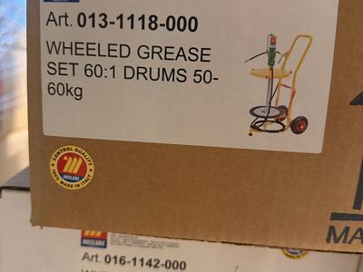 Wheeled Grease Set