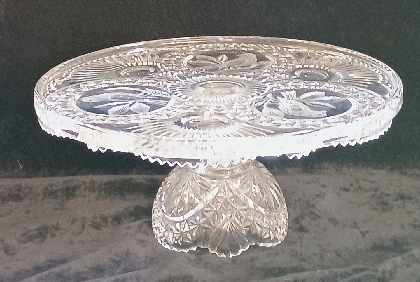 The Byrdes Collection Cake Stand