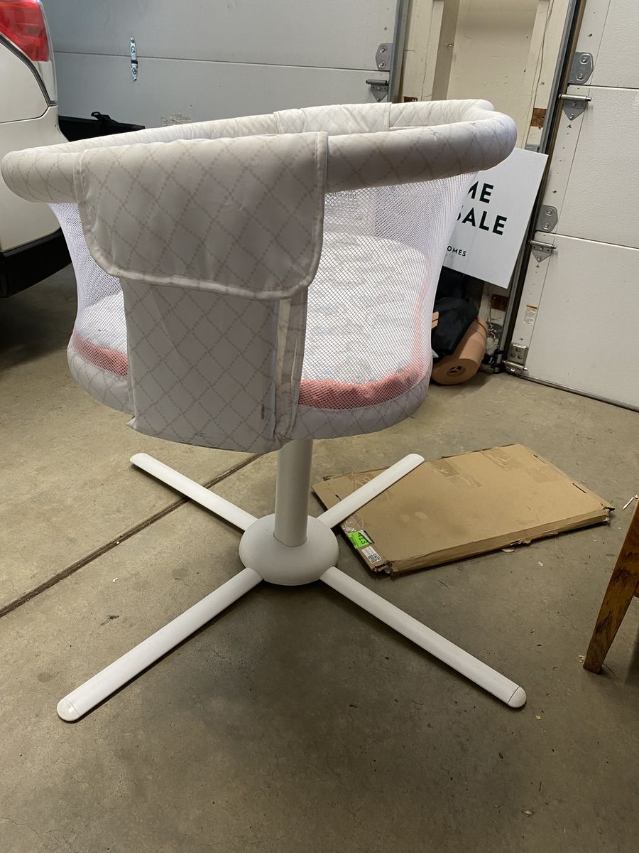 Halo Bassinest (rotating bedside newborn crib)