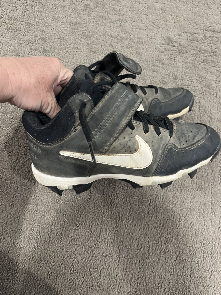 Boys baseball cleat