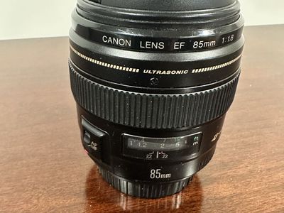 Canon 85mm 1.8 EF prime lens - nice telephoto for portraits