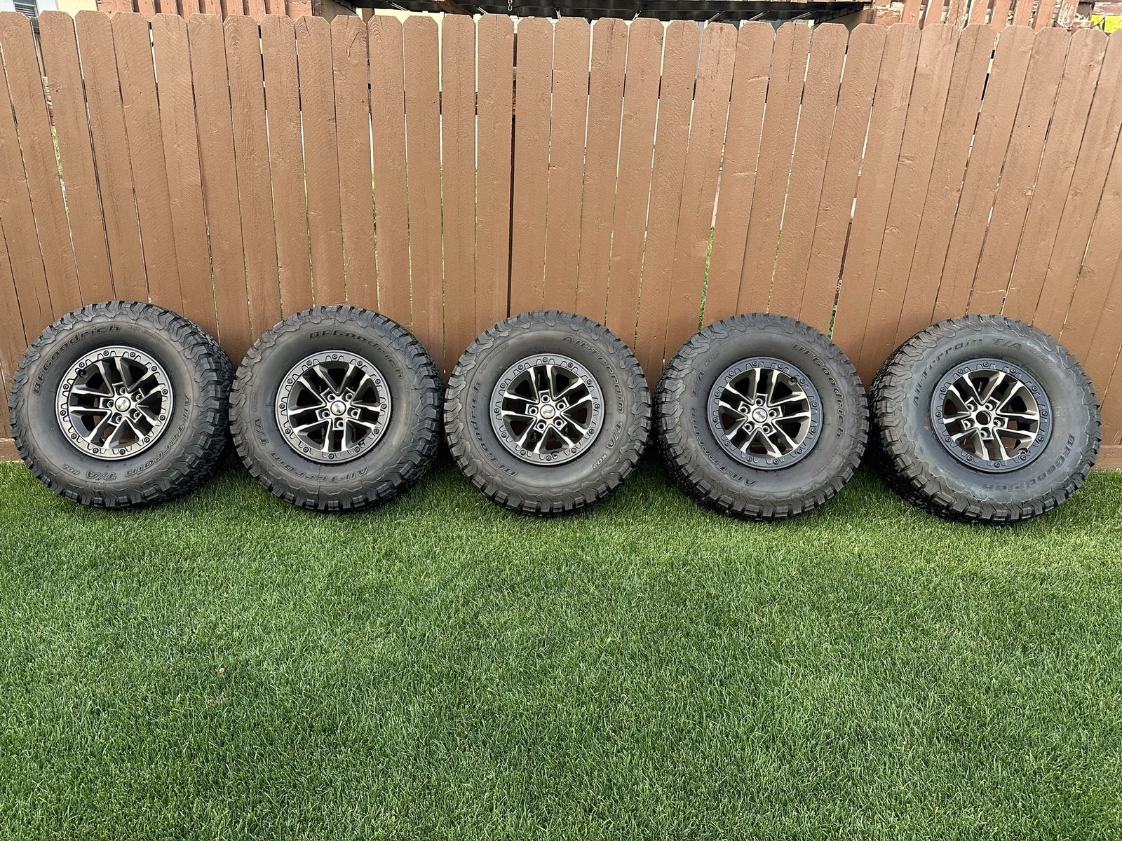 Jeep JLU “Final Edition” wheels & KO2 Tires