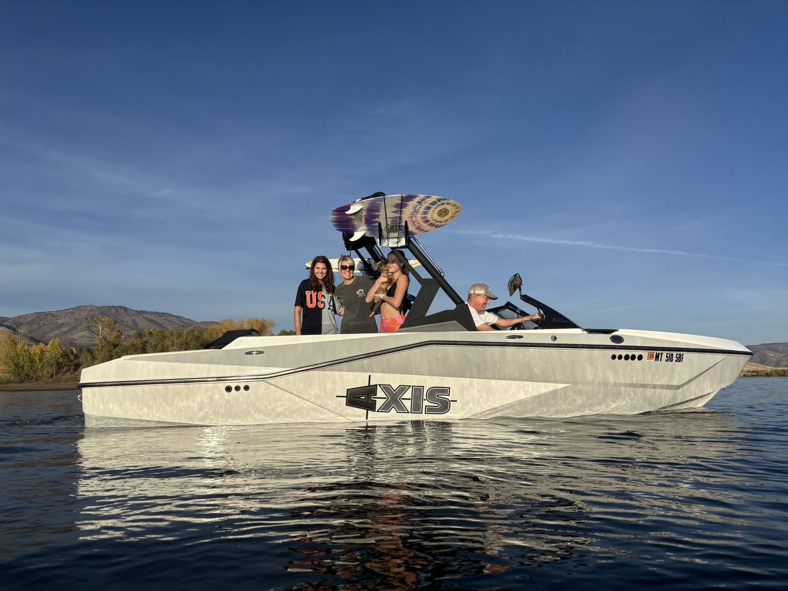 2023 Axis T220 surf boat - like new