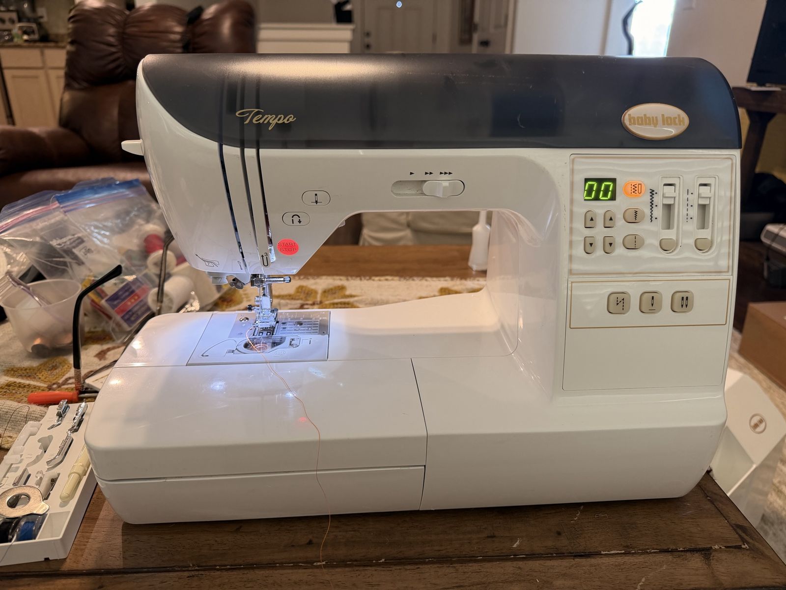 Baby Lock Tempo Computerized Sewing Machine with Accessories