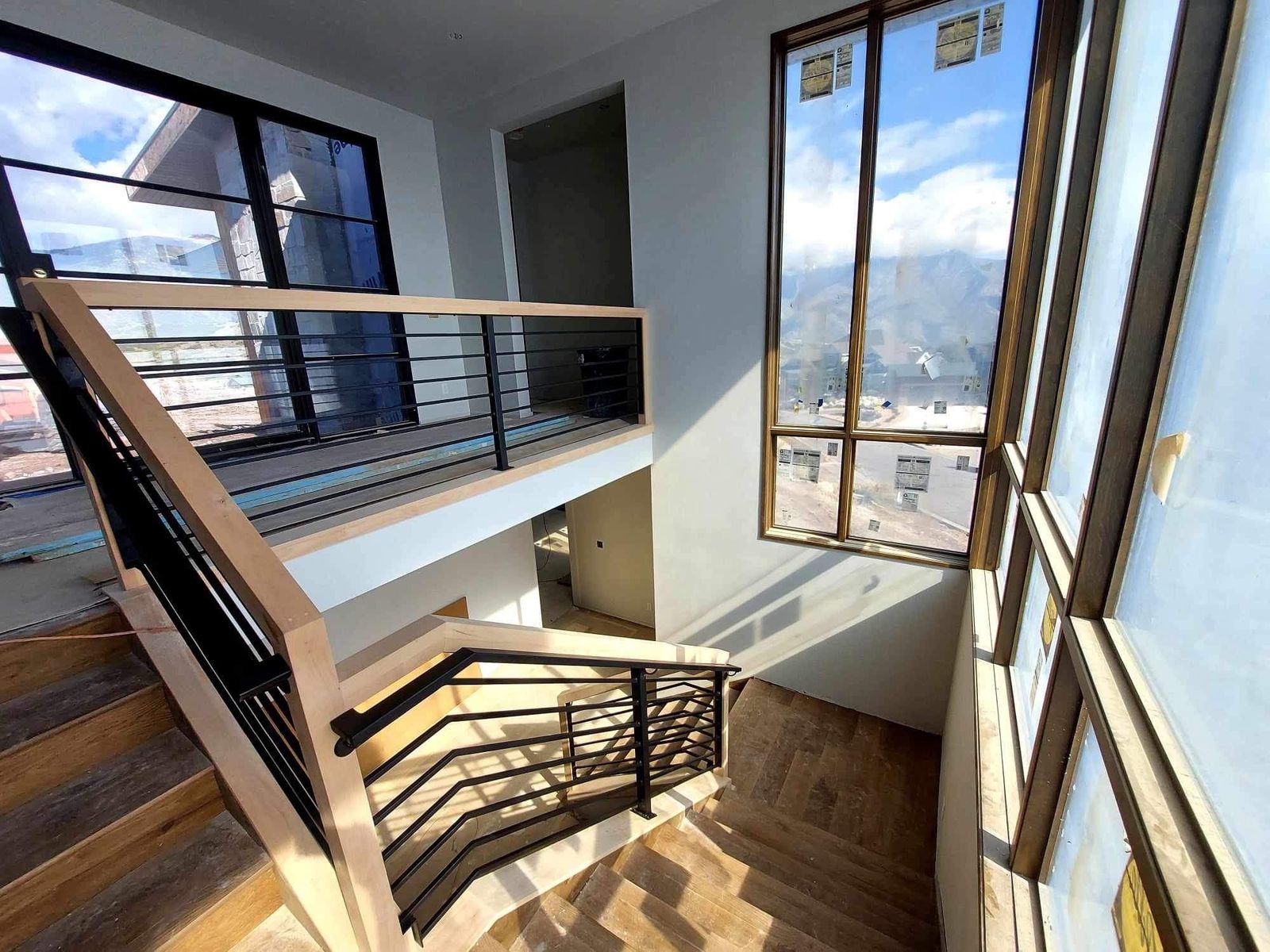 Main image 4