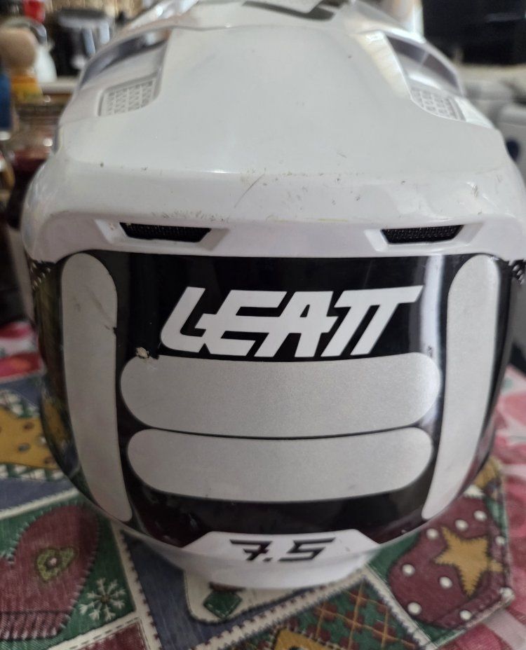 motorcycle  helmet  leatt 7.5