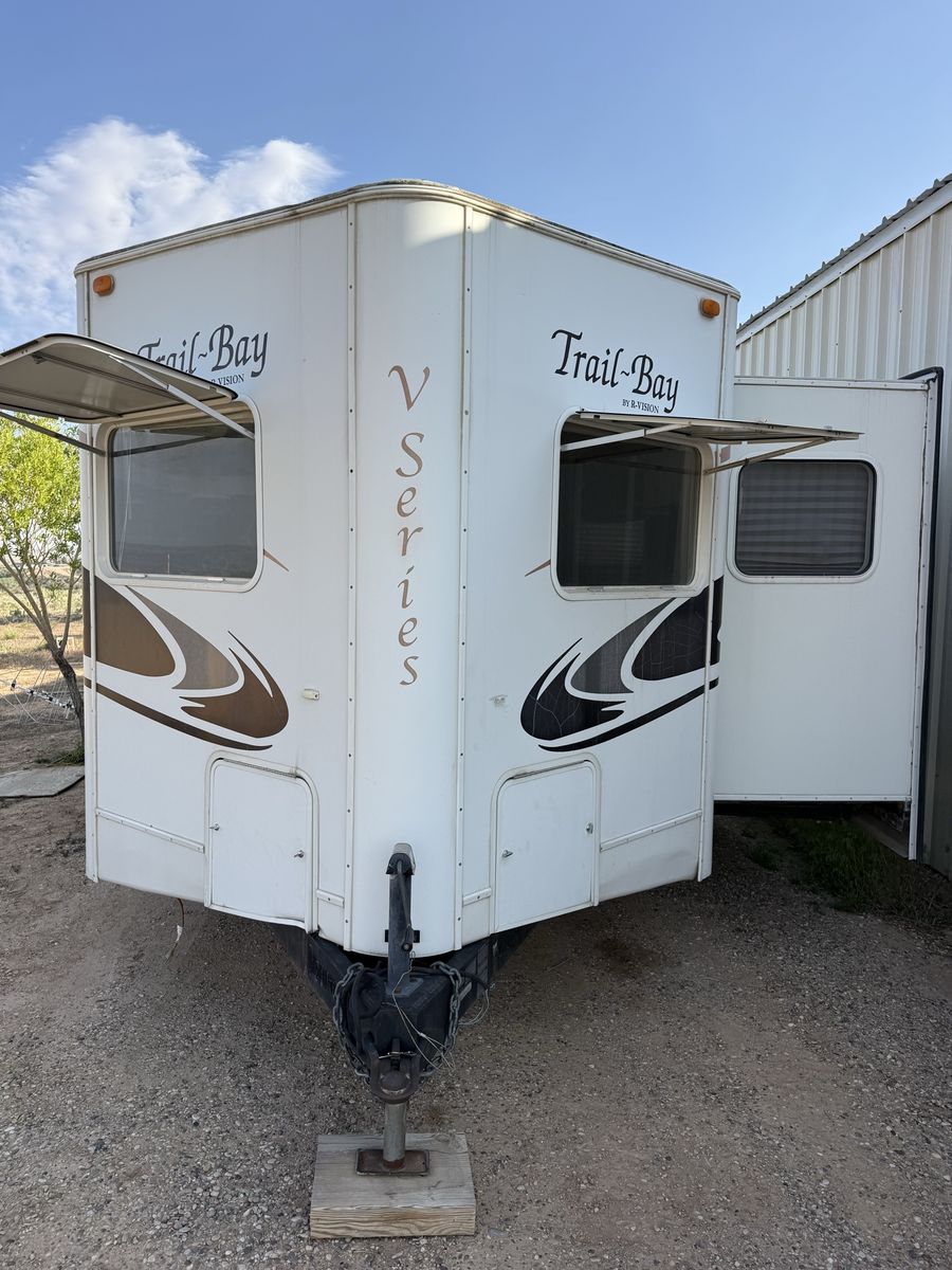 2009 R Vision Trail Bay 28 Ft