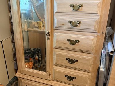 Solid Pine Whitewashed Queen 6-Piece Bedroom Set: Headboard, Dresser, Wardrobe, Chest, Nightstand, Stool