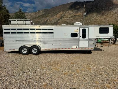 2000 4 horse sundowner living quarters trailer