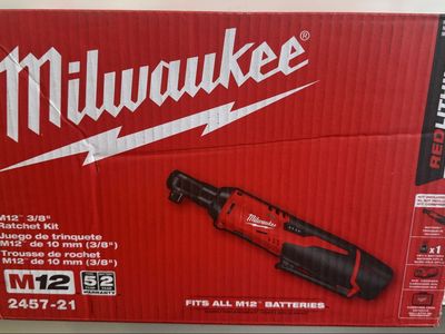 Milwaukee M12 Cordless 3/8 in. Ratchet Kit
