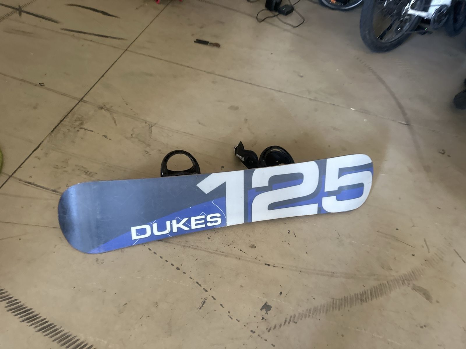Dukes 125 Snowboard with Bindings Used Blue/White