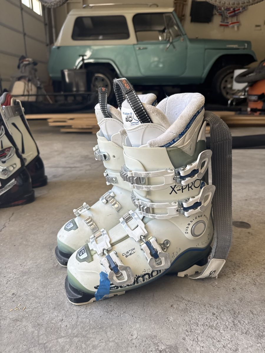 FREE – Salomon X-Pro Ski Boots (Size 25.5)