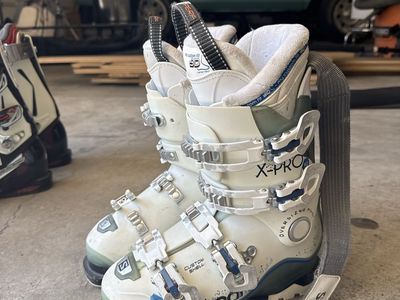 FREE – Salomon X-Pro Ski Boots (Size 25.5)