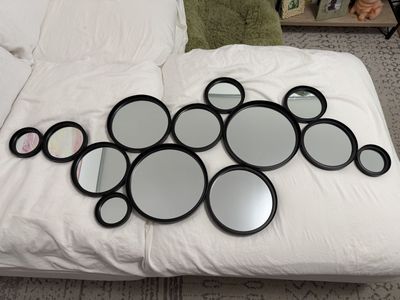 Bubble Mirror: Modern Multi Circle Wall Decor