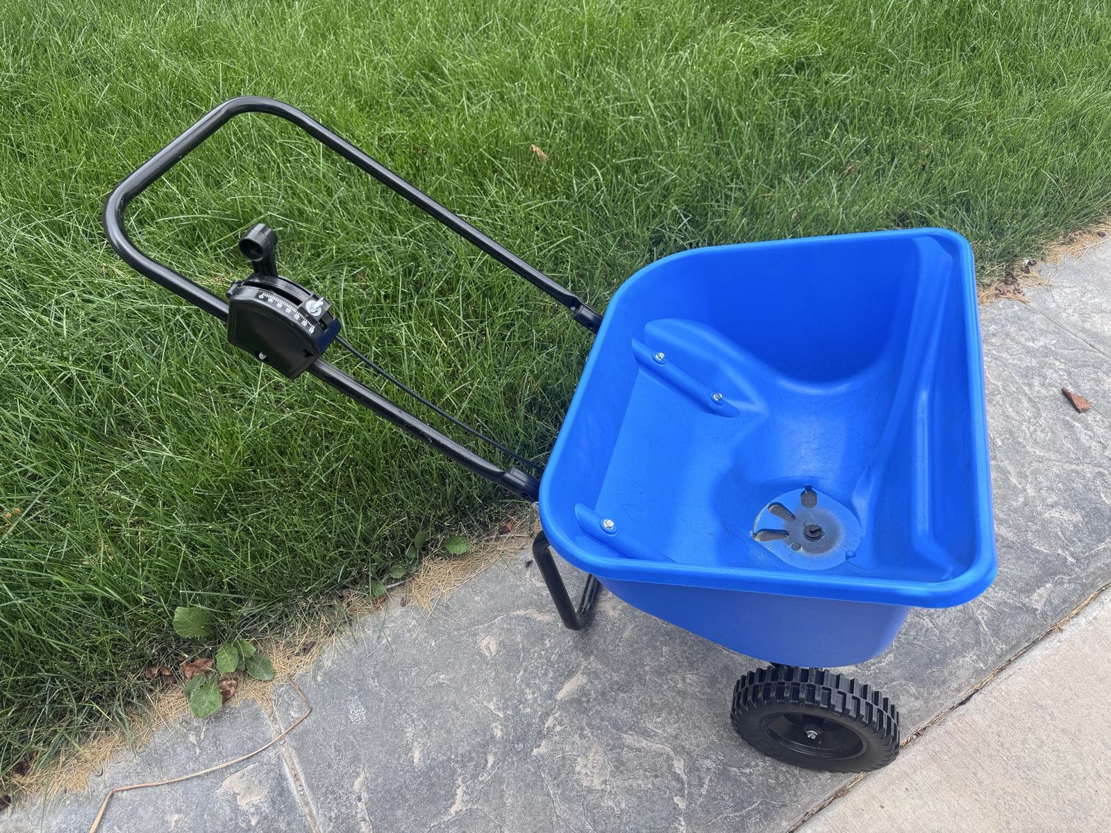 IFA Broadcast Lawn Spreader Blue with Adjustable Handle Control