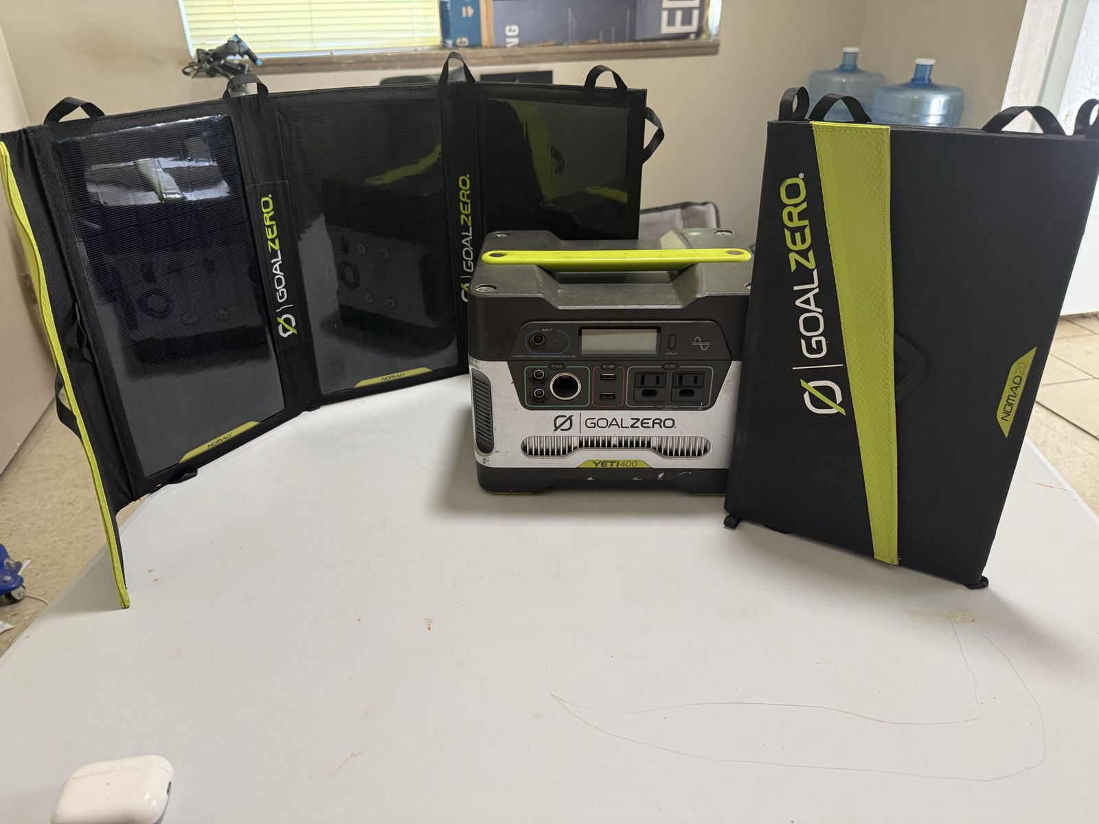 Goalzero Yeti 400 & 2 Nomad 20 Solar Panels