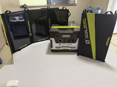Goalzero Yeti 400 & 2 Nomad 20 Solar Panels