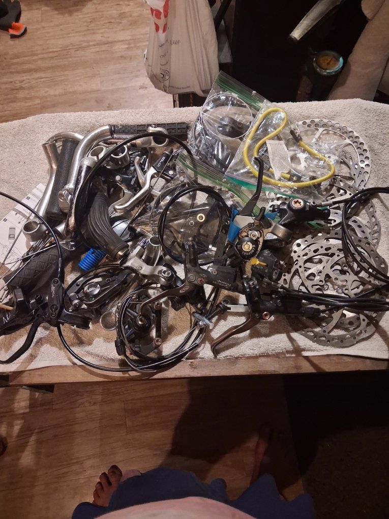 Working brakes and break parts and other bike stuff