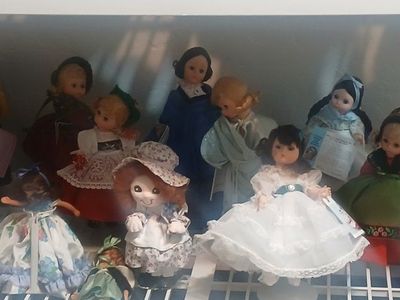Vintage Collectible Porcelain Dolls in Traditional Costumes Assorted Lot